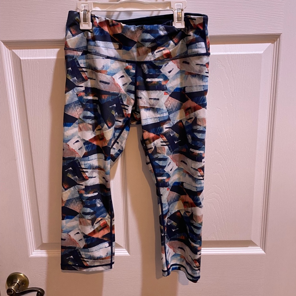Ododos Medium Work Out Capri Pants Abstract Print
